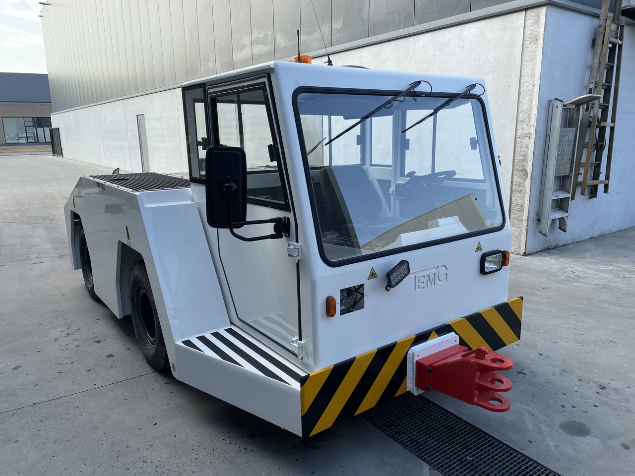 TEMG TG5012 - Pushback tractor: picture 2 TEMG TG5012 - Pushback tractor: picture 2