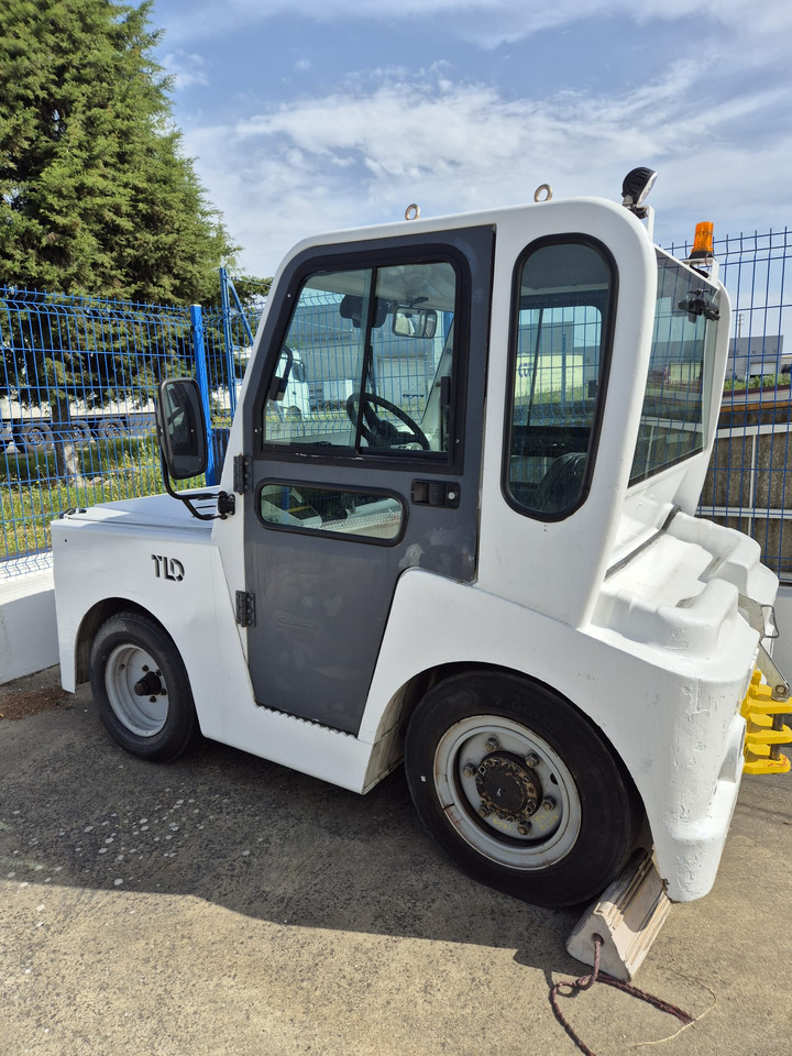 TLD JST30 - Baggage tractor: picture 2 TLD JST30 - Baggage tractor: picture 2