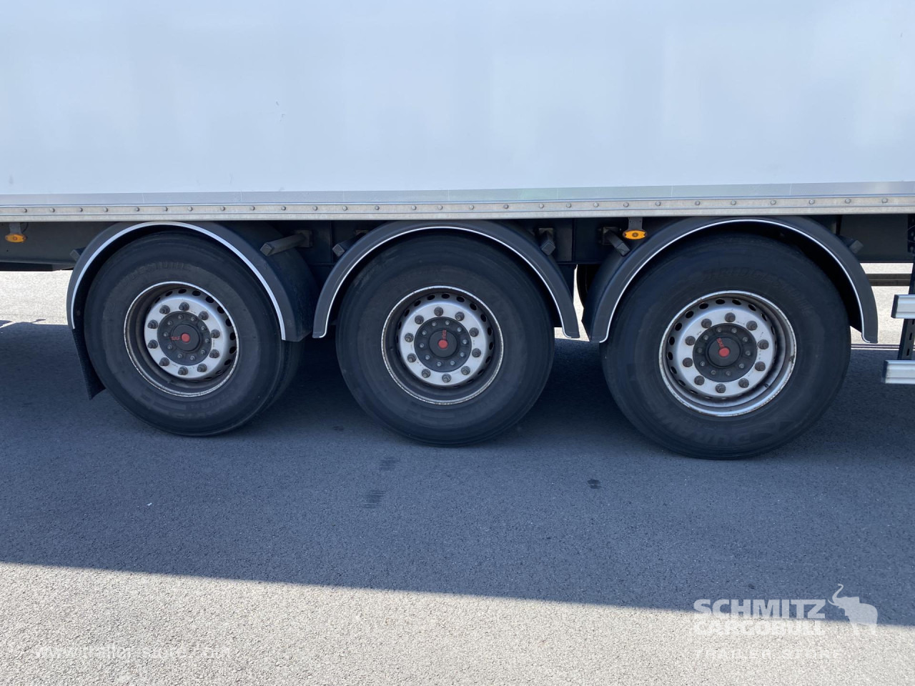 FRUEHAUF Dryfreight Standard Roller shutter door - Closed box semi-trailer: picture 3 FRUEHAUF Dryfreight Standard Roller shutter door - Closed box semi-trailer: picture 3