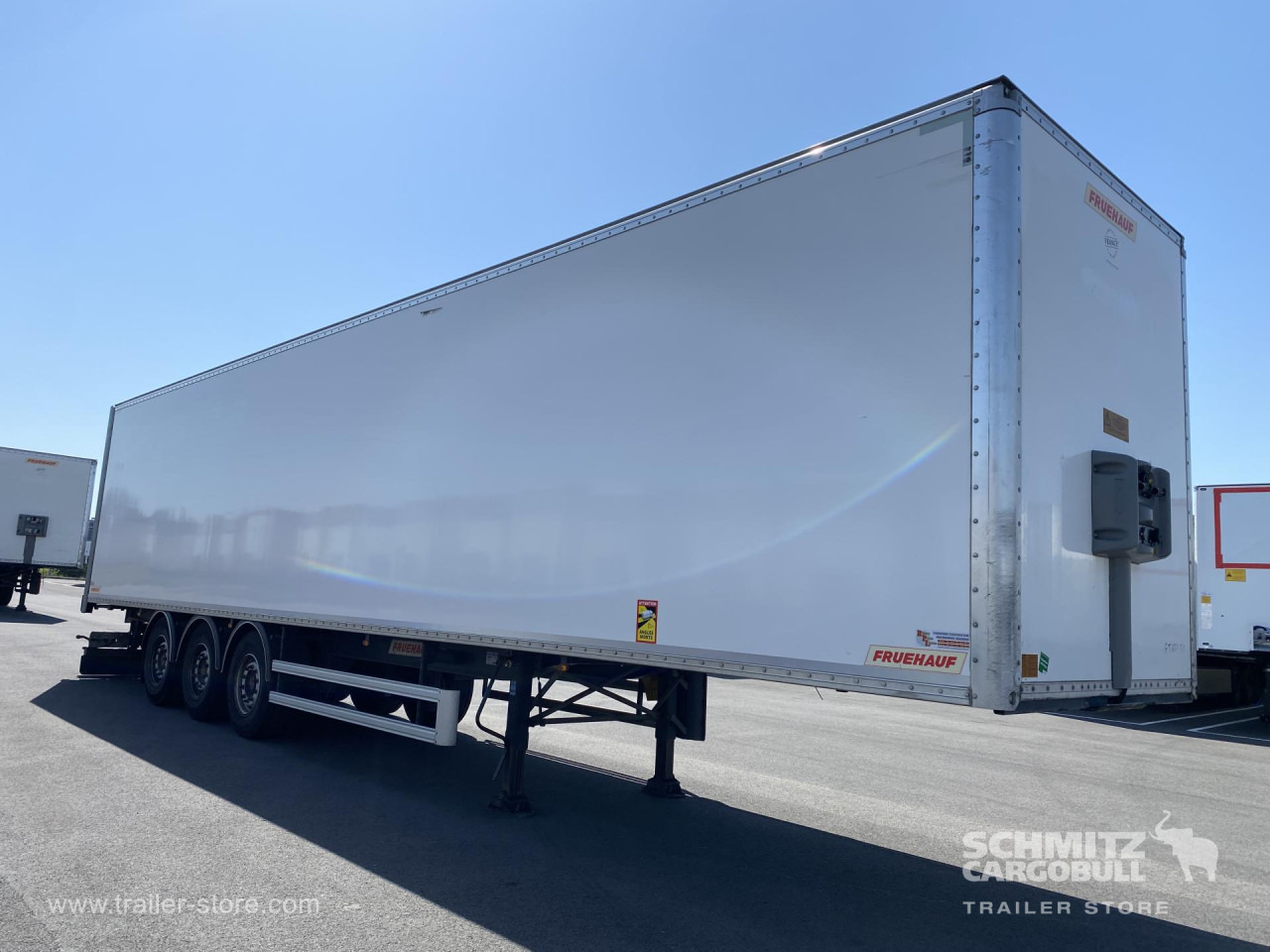 FRUEHAUF Dryfreight Standard Roller shutter door - Closed box semi-trailer: picture 1 FRUEHAUF Dryfreight Standard Roller shutter door - Closed box semi-trailer: picture 1