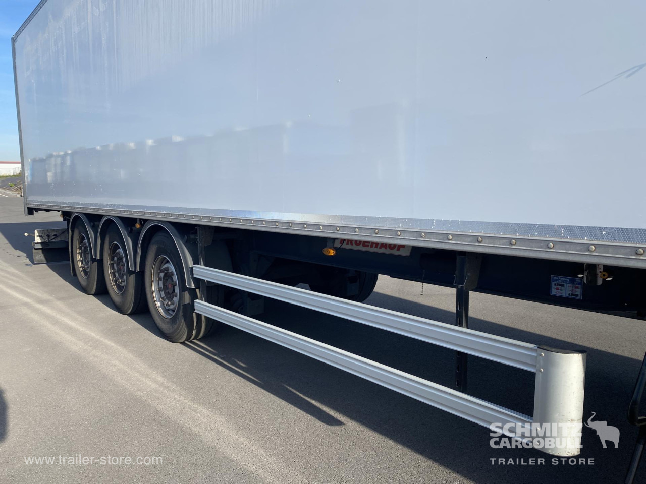 FRUEHAUF Dryfreight Standard Roller shutter door - Closed box semi-trailer: picture 5 FRUEHAUF Dryfreight Standard Roller shutter door - Closed box semi-trailer: picture 5