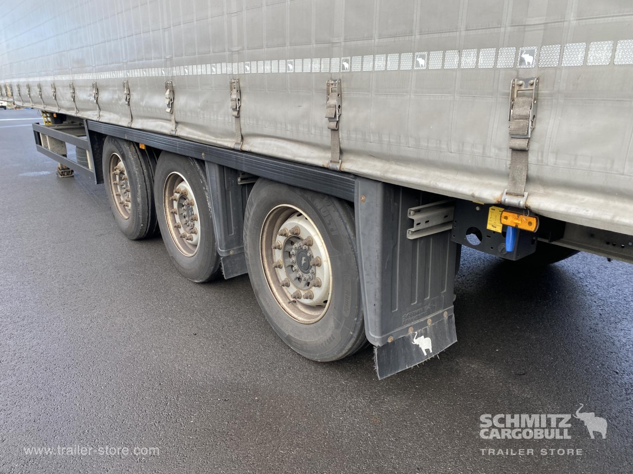 SCHMITZ Curtainsider Standard - Curtainsider semi-trailer: picture 3 SCHMITZ Curtainsider Standard - Curtainsider semi-trailer: picture 3