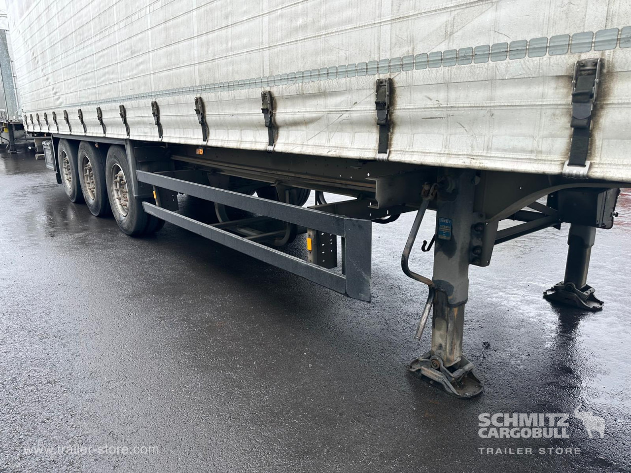 SCHMITZ Curtainsider Standard - Curtainsider semi-trailer: picture 3 SCHMITZ Curtainsider Standard - Curtainsider semi-trailer: picture 3
