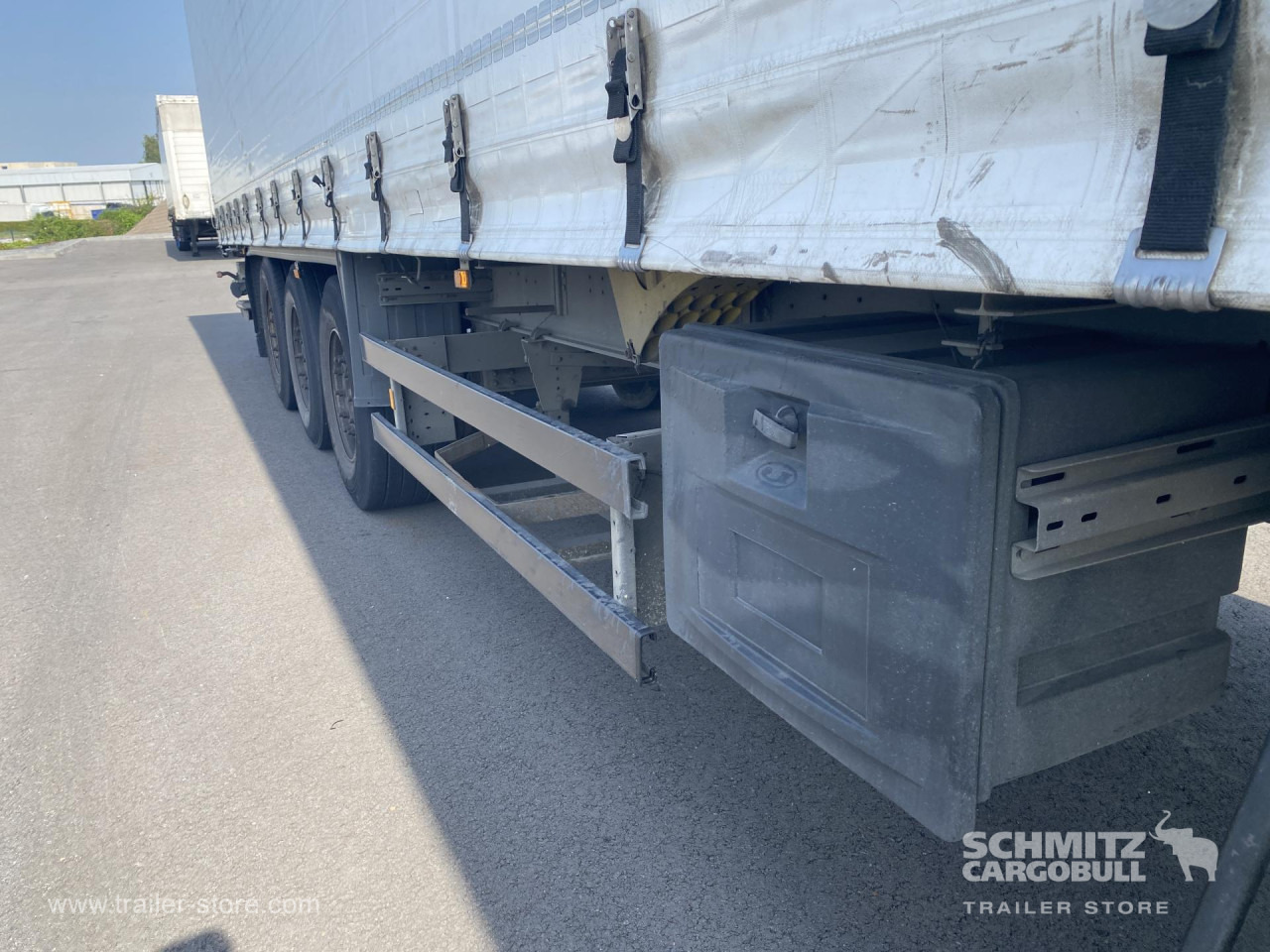 SCHMITZ Curtainsider Standard Taillift - Curtainsider semi-trailer: picture 4 SCHMITZ Curtainsider Standard Taillift - Curtainsider semi-trailer: picture 4