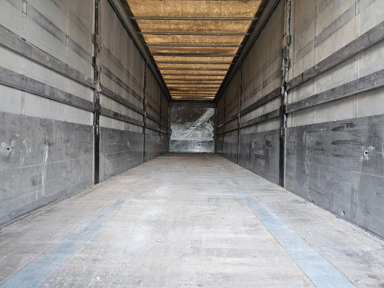 Schwarzmüller S1 J-seria, Side walls, Lifting Axle - Curtainsider semi-trailer: picture 5 Schwarzmüller S1 J-seria, Side walls, Lifting Axle - Curtainsider semi-trailer: picture 5