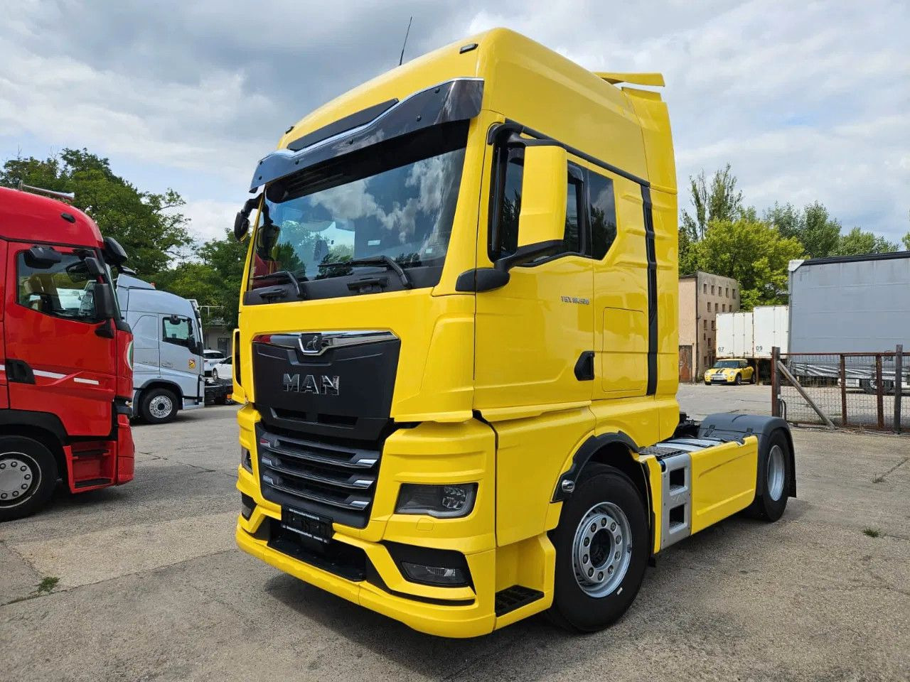 MAN TGX 18.520 XXL Standard Yellow Full Spoiler Big - Tractor unit: picture 1 MAN TGX 18.520 XXL Standard Yellow Full Spoiler Big - Tractor unit: picture 1