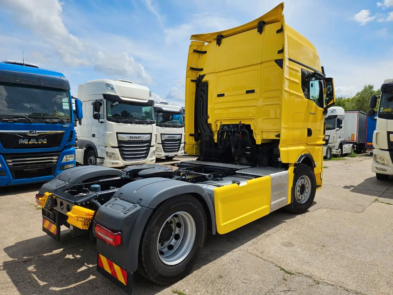 MAN TGX 18.520 XXL Standard Yellow Full Spoiler Big - Tractor unit: picture 3 MAN TGX 18.520 XXL Standard Yellow Full Spoiler Big - Tractor unit: picture 3