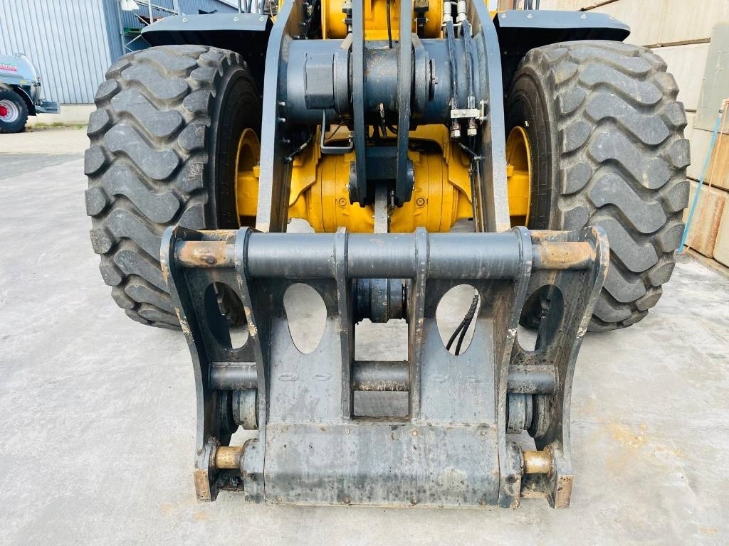 Wheel loader John Deere 824p: picture 7 Wheel loader John Deere 824p: picture 7