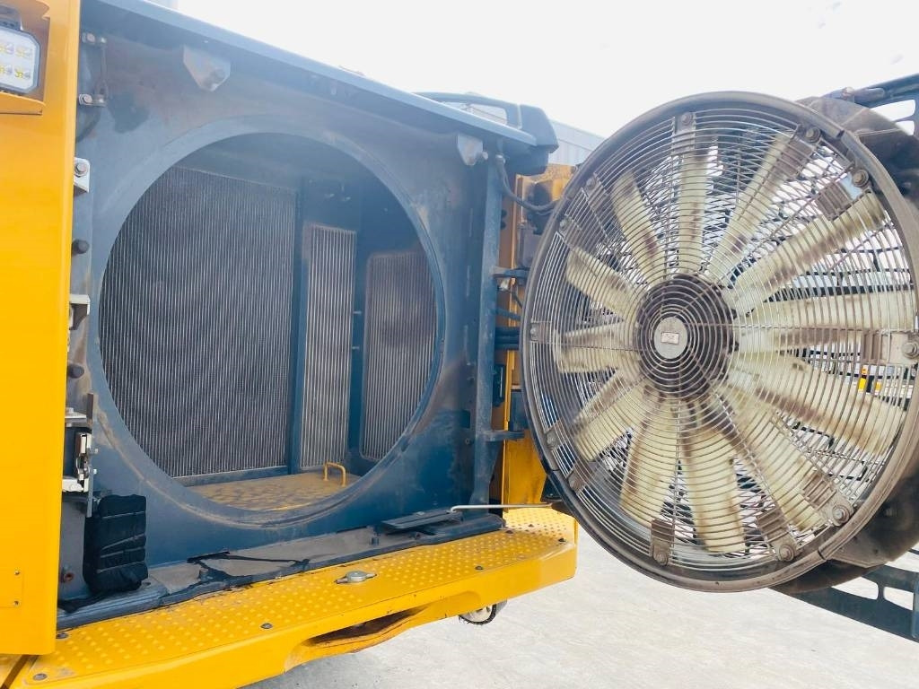 Wheel loader John Deere 824p: picture 19 Wheel loader John Deere 824p: picture 19