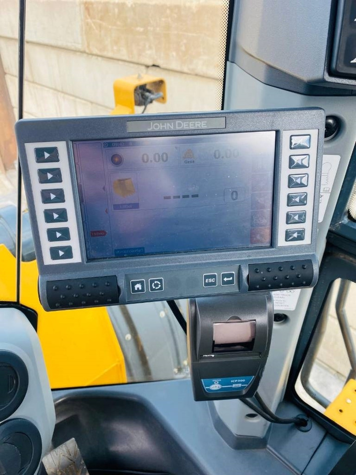 Wheel loader John Deere 824p: picture 11 Wheel loader John Deere 824p: picture 11