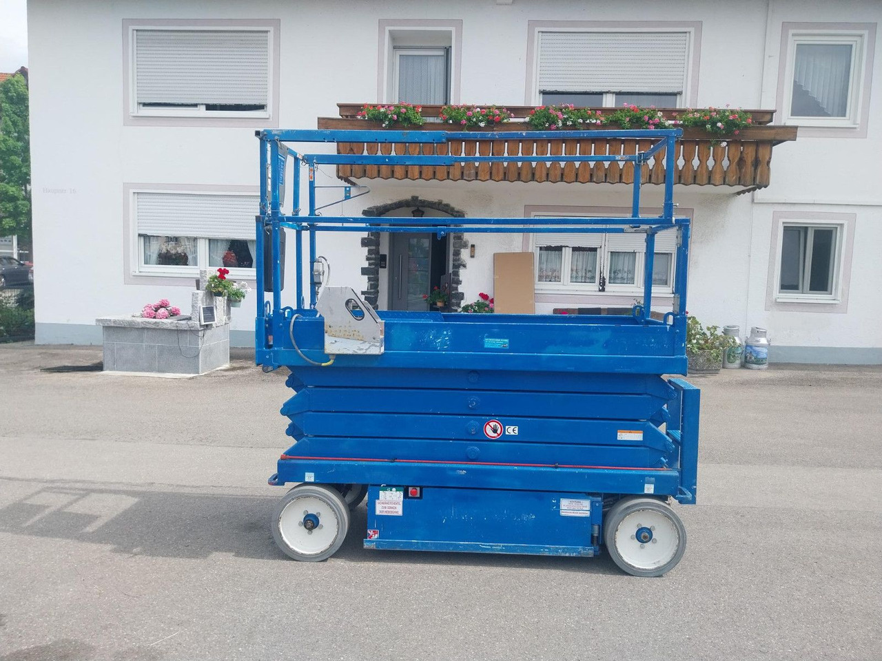 Skyjack 3226 Elektro Scherenarbeitsbühne - Truck mounted aerial platform: picture 1 Skyjack 3226 Elektro Scherenarbeitsbühne - Truck mounted aerial platform: picture 1