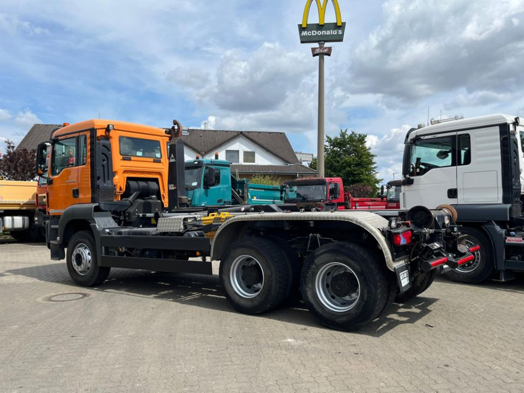 MAN MAN TG-S Abrollkipper 26.460 6x4 BB kurzer Radstand - Hook lift truck: picture 3 MAN MAN TG-S Abrollkipper 26.460 6x4 BB kurzer Radstand - Hook lift truck: picture 3