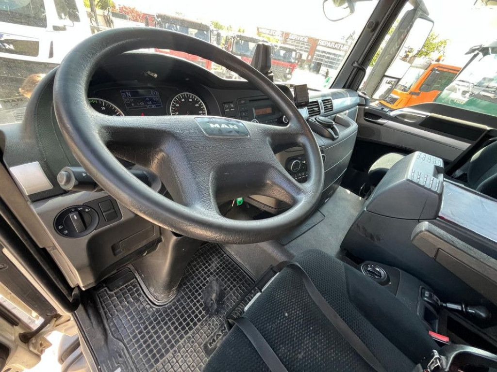 MAN TG-S 26.400 6x2-2 BL Pritsche Heckkran 5xhydr.Au - Crane truck: picture 5 MAN TG-S 26.400 6x2-2 BL Pritsche Heckkran 5xhydr.Au - Crane truck: picture 5