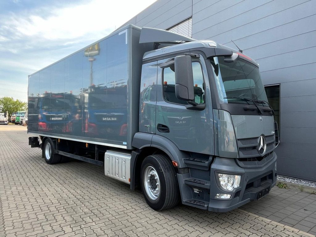 Mercedes-Benz Antos 1830 L nR 4x2 Standardkoffer LBW LBW 2to+F Mercedes-Benz Antos 1830 L nR 4x2 Standardkoffer LBW LBW 2to+F - Box truck: picture 2 Mercedes-Benz Antos 1830 L nR 4x2 Standardkoffer LBW LBW 2to+F Mercedes-Benz Antos 1830 L nR 4x2 Standardkoffer LBW LBW 2to+F - Box truck: picture 2