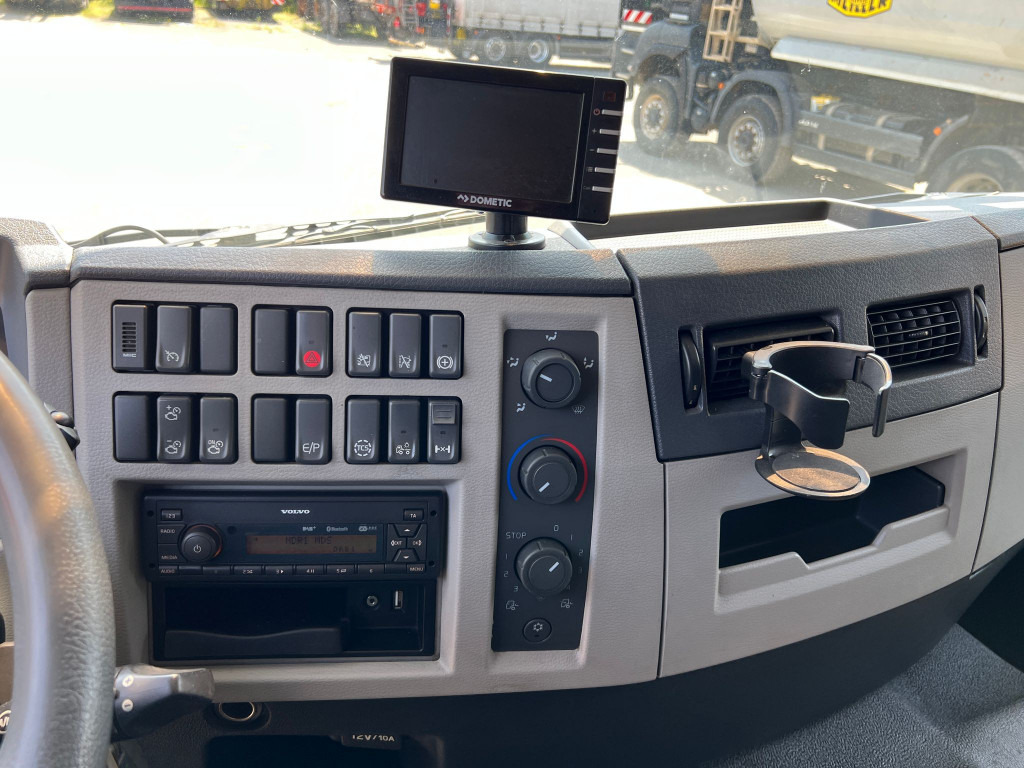 VOLVO (S) Truck FE 320 Kühlkoffer LBW Thermokin T 1200R - Refrigerator truck: picture 2 VOLVO (S) Truck FE 320 Kühlkoffer LBW Thermokin T 1200R - Refrigerator truck: picture 2