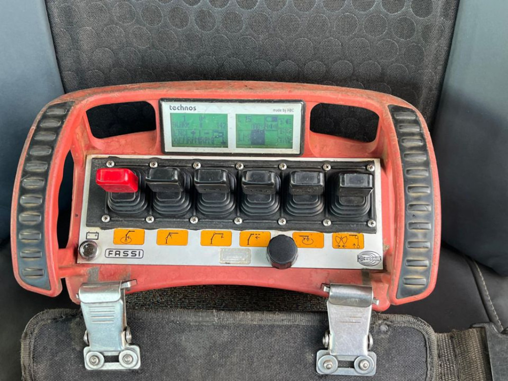 Leasing of VOLVO (S) Truck FM 330 4x4 Pritsche Kran Singelreifen Funkfernbedienung VOLVO (S) Truck FM 330 4x4 Pritsche Kran Singelreifen Funkfernbedienung: picture 13