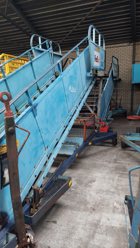 Passenger Stairs SACO 2-2.80 - Passenger stairs: picture 4 Passenger Stairs SACO 2-2.80 - Passenger stairs: picture 4