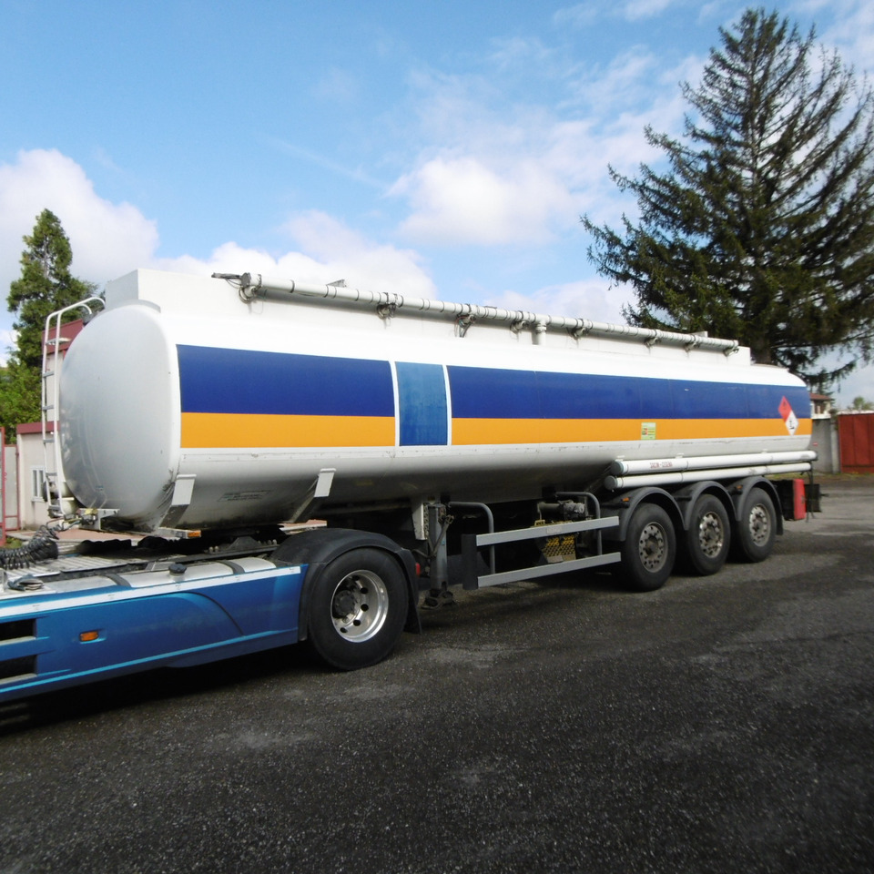 SACIM 8 Compartments Fuel tank - Tank semi-trailer: picture 3 SACIM 8 Compartments Fuel tank - Tank semi-trailer: picture 3