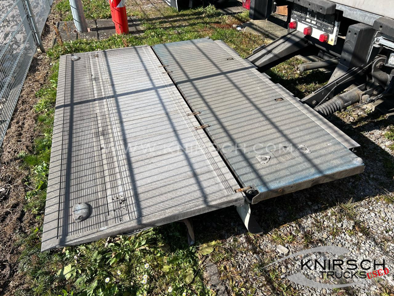 SCHMITZ SKO 24 Doppelstock, LBW 2000 kg, Liftachse - Isothermal semi-trailer: picture 5 SCHMITZ SKO 24 Doppelstock, LBW 2000 kg, Liftachse - Isothermal semi-trailer: picture 5