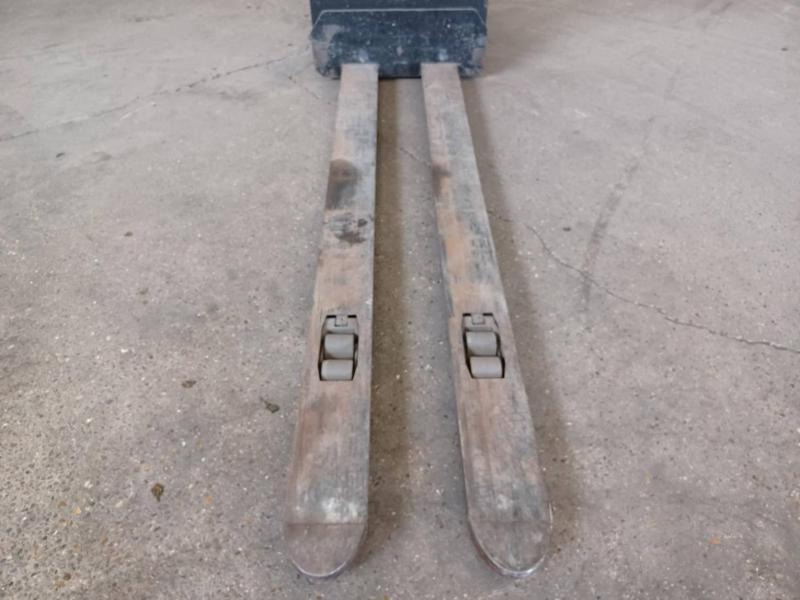 Caterpillar NO20NE - Order picker: picture 5 Caterpillar NO20NE - Order picker: picture 5