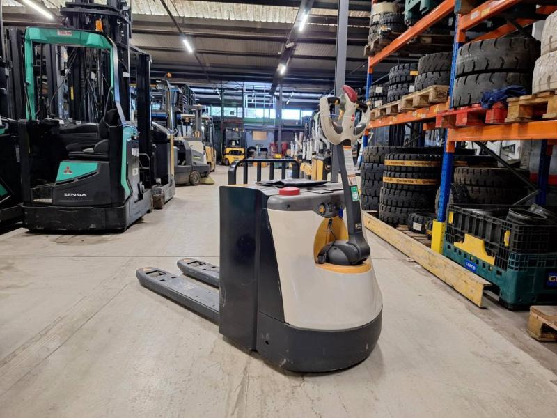 Crown WP3080 - Pallet truck: picture 5 Crown WP3080 - Pallet truck: picture 5