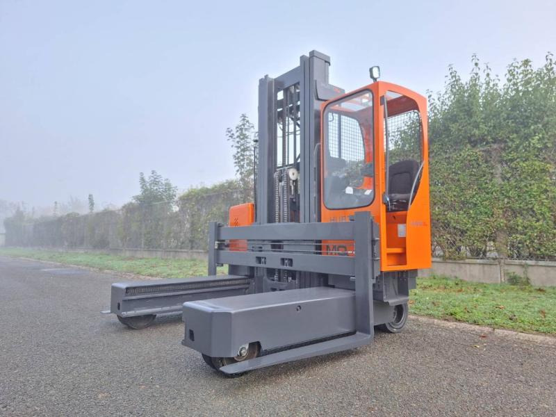 Hubtex MQ40 - 4-way reach truck: picture 1 Hubtex MQ40 - 4-way reach truck: picture 1