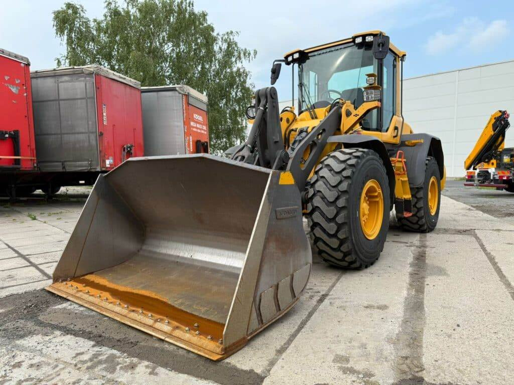 Volvo L90H - Wheel loader: picture 4 Volvo L90H - Wheel loader: picture 4
