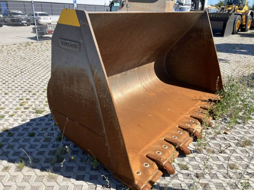 Volvo Schaufel mit Zähnen - Festanbau - Bucket: picture 1 Volvo Schaufel mit Zähnen - Festanbau - Bucket: picture 1