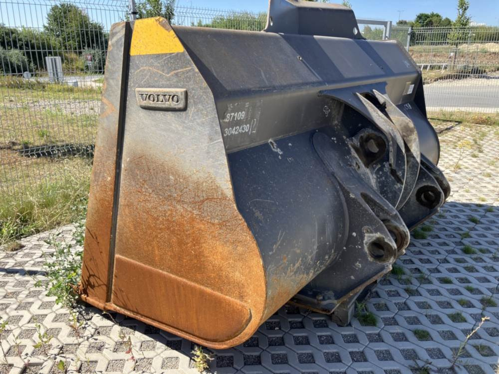Volvo Schaufel mit Zähnen - Festanbau - Bucket: picture 3 Volvo Schaufel mit Zähnen - Festanbau - Bucket: picture 3