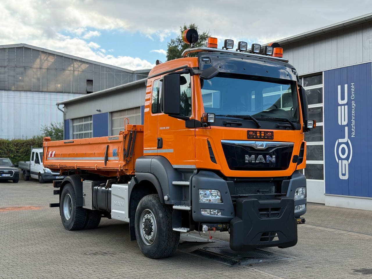 MAN TGS 18.320 4x4 BL Euro 6 Kipper + Winterdienst - Tipper: picture 1 MAN TGS 18.320 4x4 BL Euro 6 Kipper + Winterdienst - Tipper: picture 1