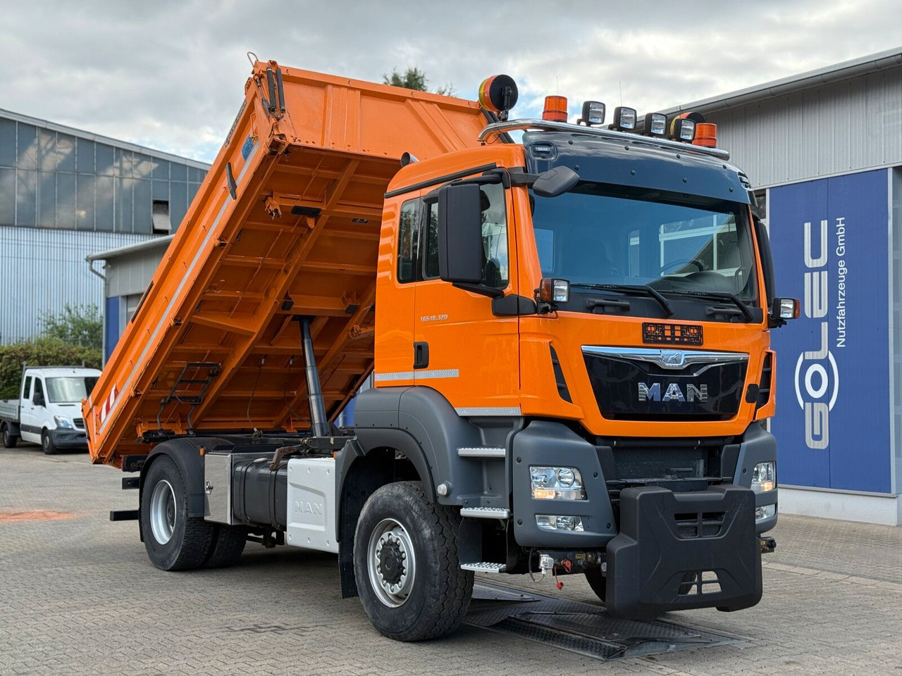 MAN TGS 18.320 4x4 BL Euro 6 Kipper + Winterdienst - Tipper: picture 2 MAN TGS 18.320 4x4 BL Euro 6 Kipper + Winterdienst - Tipper: picture 2