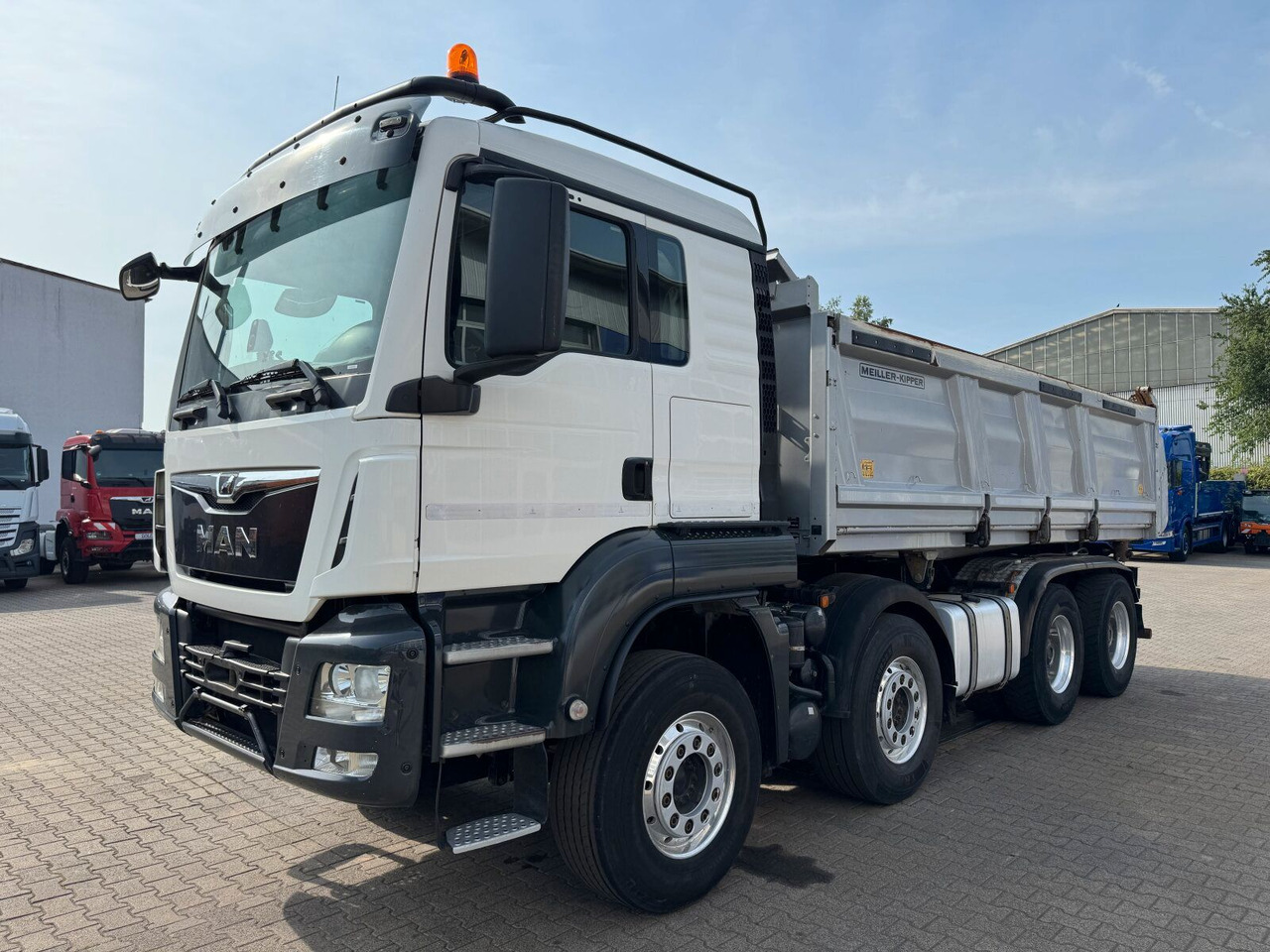 MAN TGS 35.460 8x4 BL Kipper Meiller Bordmatik - Tipper: picture 2 MAN TGS 35.460 8x4 BL Kipper Meiller Bordmatik - Tipper: picture 2