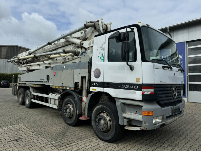Mercedes-Benz ACTROS 3240 8x4 Betonpumpe PUTZMEISTER BSF 42 M - Concrete pump truck: picture 1 Mercedes-Benz ACTROS 3240 8x4 Betonpumpe PUTZMEISTER BSF 42 M - Concrete pump truck: picture 1