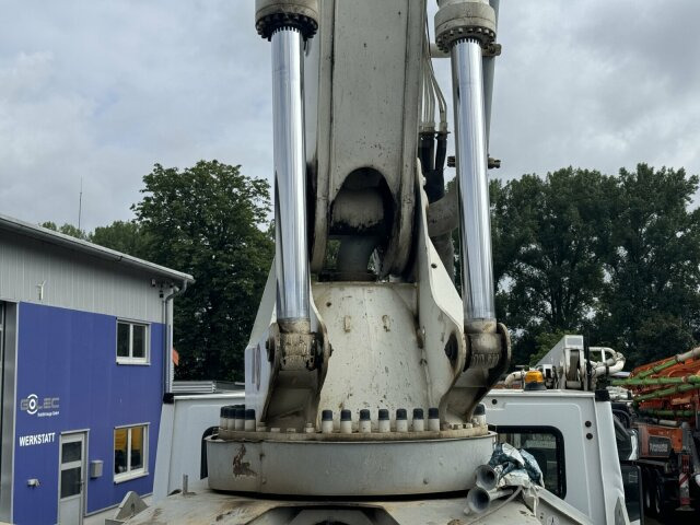 Mercedes-Benz ACTROS 3240 8x4 Betonpumpe PUTZMEISTER BSF 42 M - Concrete pump truck: picture 2 Mercedes-Benz ACTROS 3240 8x4 Betonpumpe PUTZMEISTER BSF 42 M - Concrete pump truck: picture 2