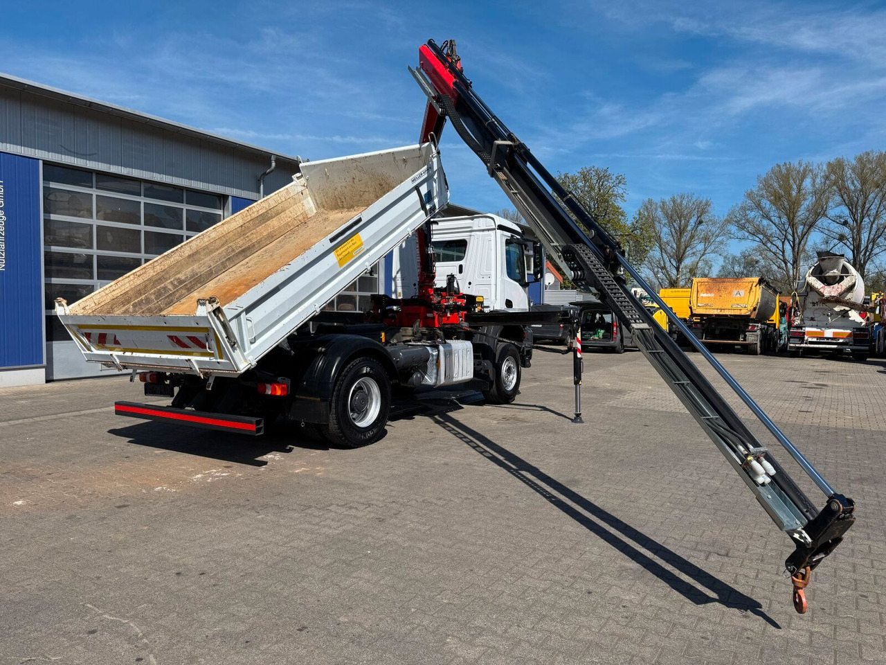 Tipper, Crane truck Mercedes-Benz AROCS 1832 4x2 Euro 6 Kipper Kran FASSI F120FB: picture 7