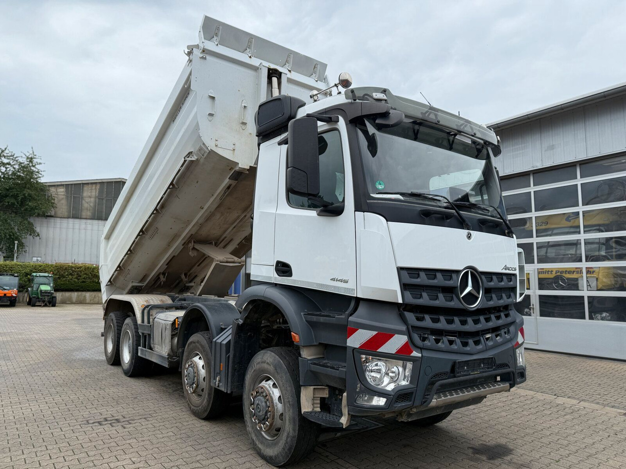 Mercedes-Benz AROCS 4145 8x8 Meiller Muldenkipper - Skip loader truck: picture 2 Mercedes-Benz AROCS 4145 8x8 Meiller Muldenkipper - Skip loader truck: picture 2