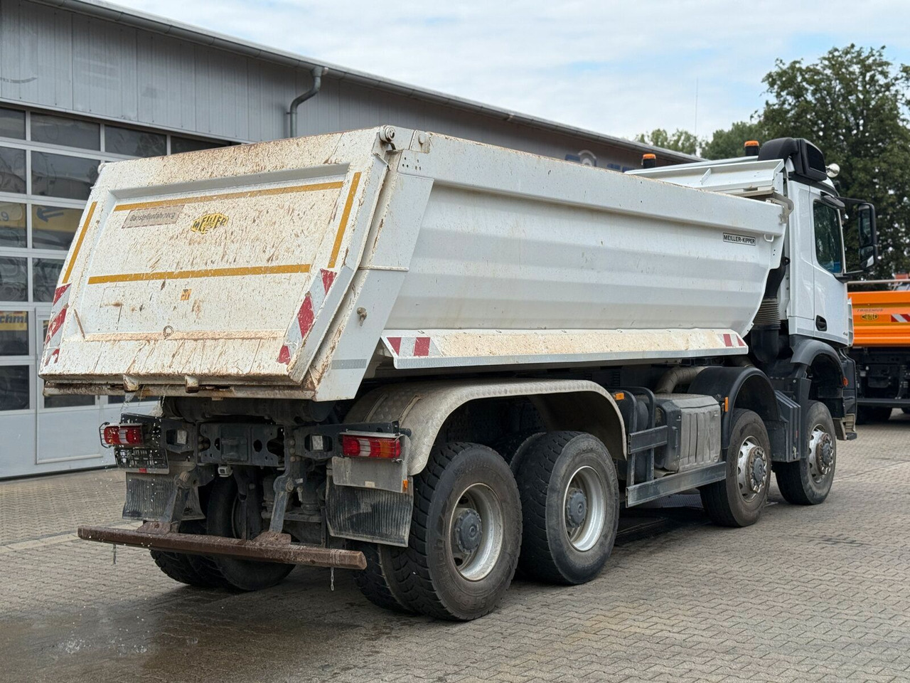 Mercedes-Benz AROCS 4145 8x8 Meiller Muldenkipper - Skip loader truck: picture 5 Mercedes-Benz AROCS 4145 8x8 Meiller Muldenkipper - Skip loader truck: picture 5