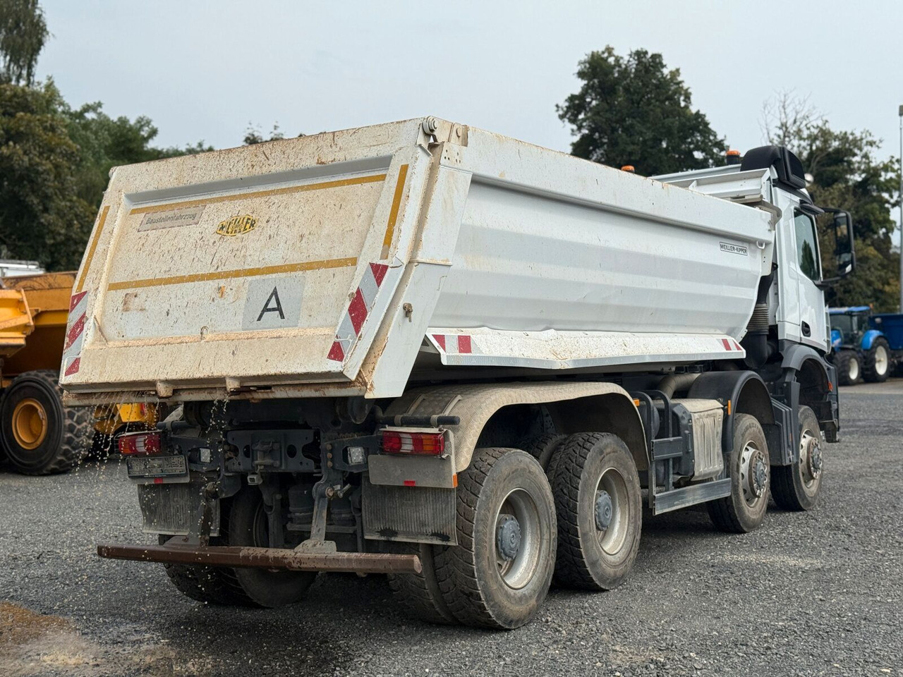 Mercedes-Benz AROCS 4145 8x8 Meiller Muldenkipper - Skip loader truck: picture 4 Mercedes-Benz AROCS 4145 8x8 Meiller Muldenkipper - Skip loader truck: picture 4