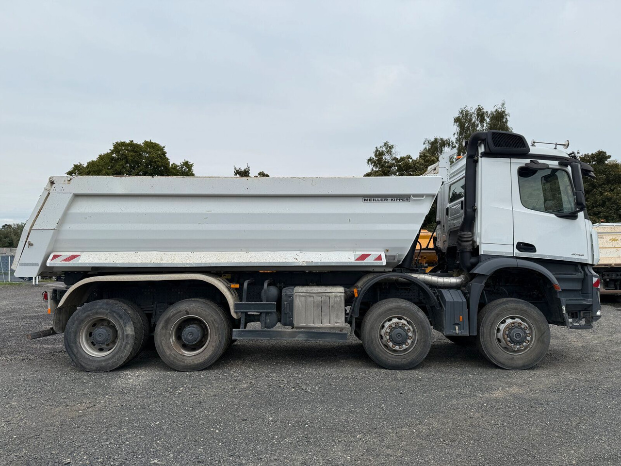 Mercedes-Benz AROCS 4145 8x8 Meiller Muldenkipper - Skip loader truck: picture 3 Mercedes-Benz AROCS 4145 8x8 Meiller Muldenkipper - Skip loader truck: picture 3