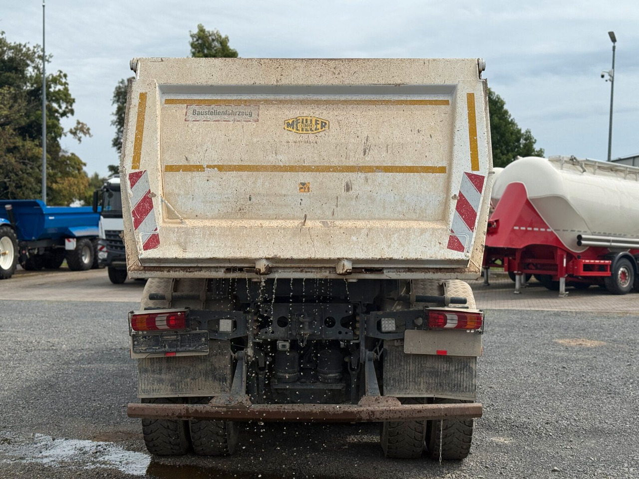 Mercedes-Benz AROCS 4145 8x8 Meiller Muldenkipper - Skip loader truck: picture 4 Mercedes-Benz AROCS 4145 8x8 Meiller Muldenkipper - Skip loader truck: picture 4