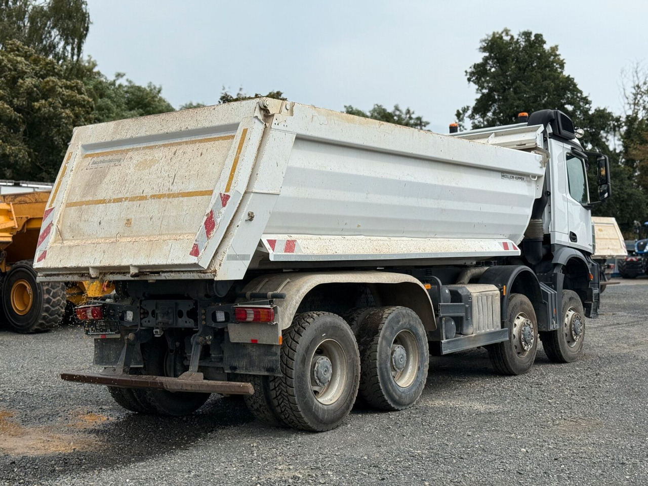Mercedes-Benz AROCS 4145 8x8 Meiller Muldenkipper - Skip loader truck: picture 4 Mercedes-Benz AROCS 4145 8x8 Meiller Muldenkipper - Skip loader truck: picture 4