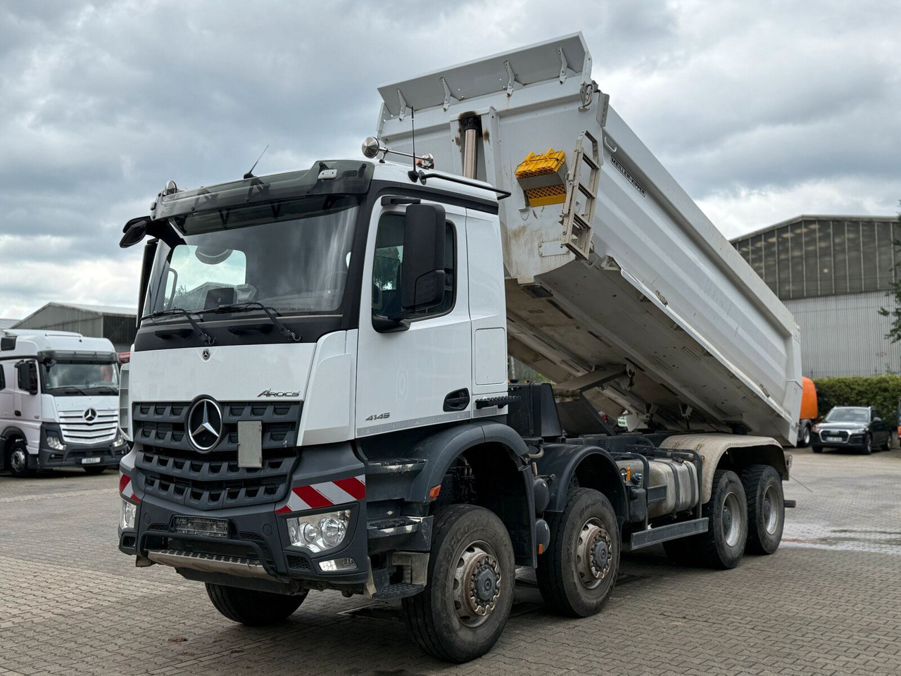 Skip loader truck Mercedes-Benz Arocs 4145 8x8 Muldenkipper MEILLER: picture 12