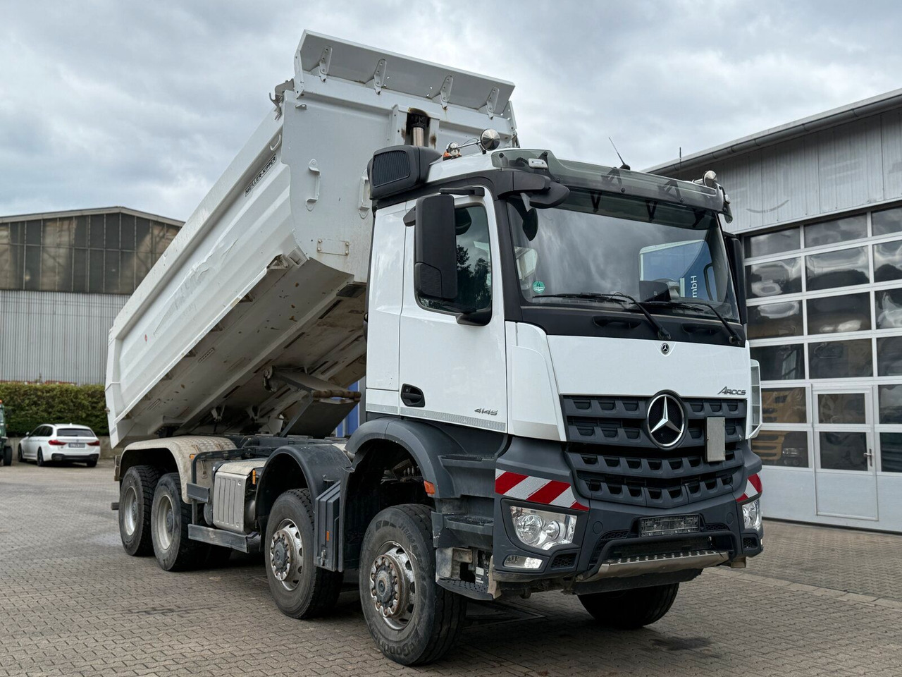 Mercedes-Benz Arocs 4145 8x8 Muldenkipper MEILLER - Skip loader truck: picture 2 Mercedes-Benz Arocs 4145 8x8 Muldenkipper MEILLER - Skip loader truck: picture 2