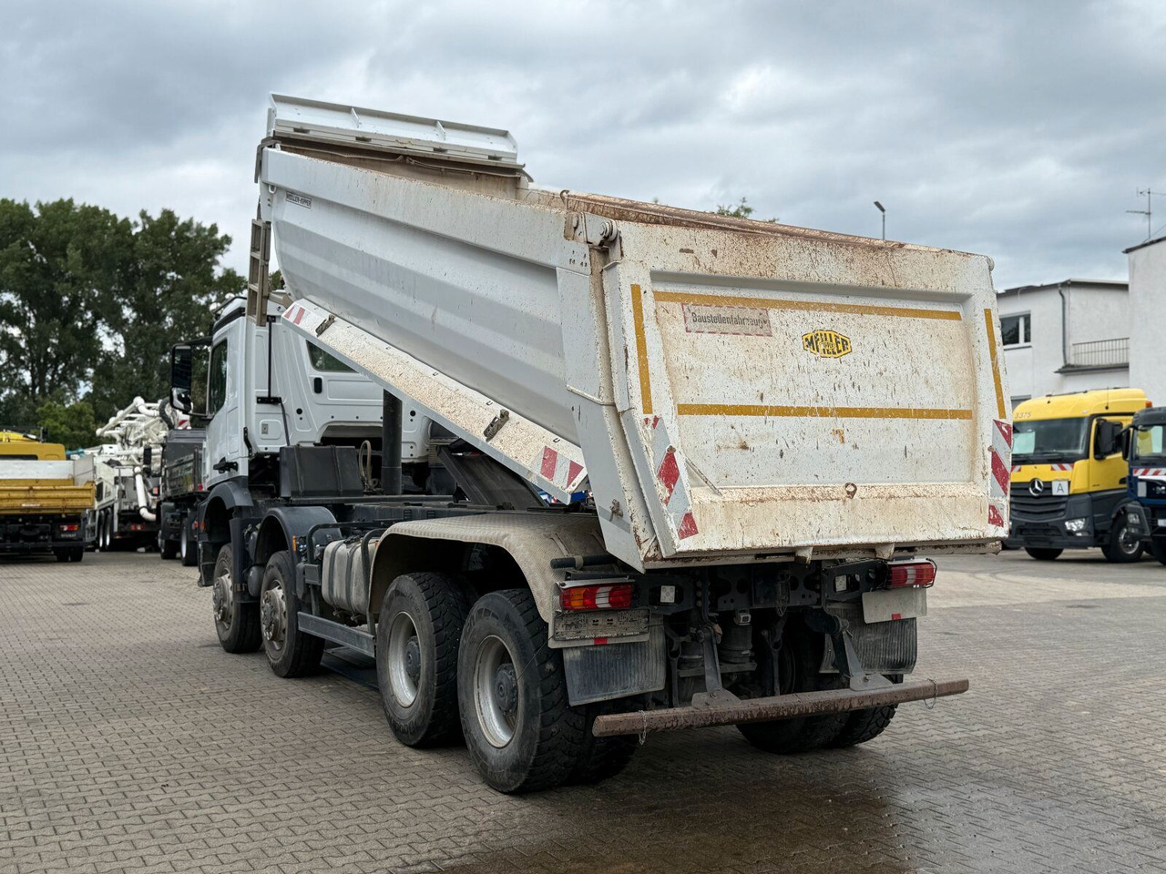 Skip loader truck Mercedes-Benz Arocs 4145 8x8 Muldenkipper MEILLER: picture 10