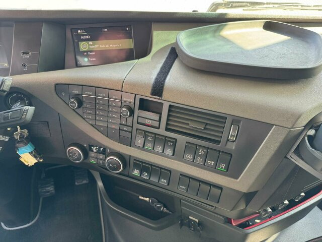 Volvo FH 540 6x2 Abrollkipper MEILLER RK 26.67 - Hook lift truck: picture 4 Volvo FH 540 6x2 Abrollkipper MEILLER RK 26.67 - Hook lift truck: picture 4