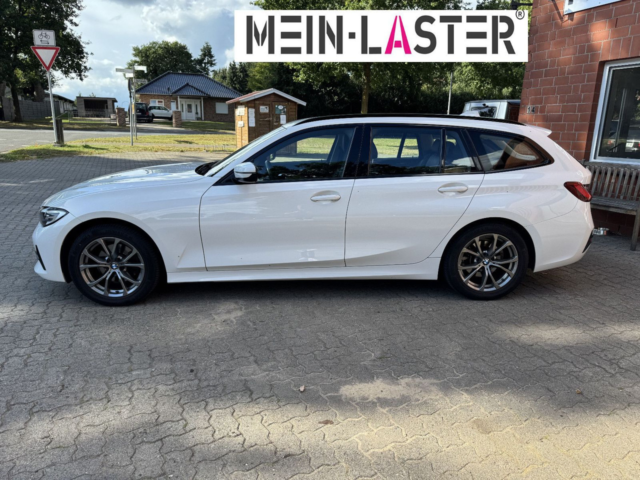 BMW 320 d xDrive touring Sport Line shadow AHK - Station wagon: picture 4 BMW 320 d xDrive touring Sport Line shadow AHK - Station wagon: picture 4