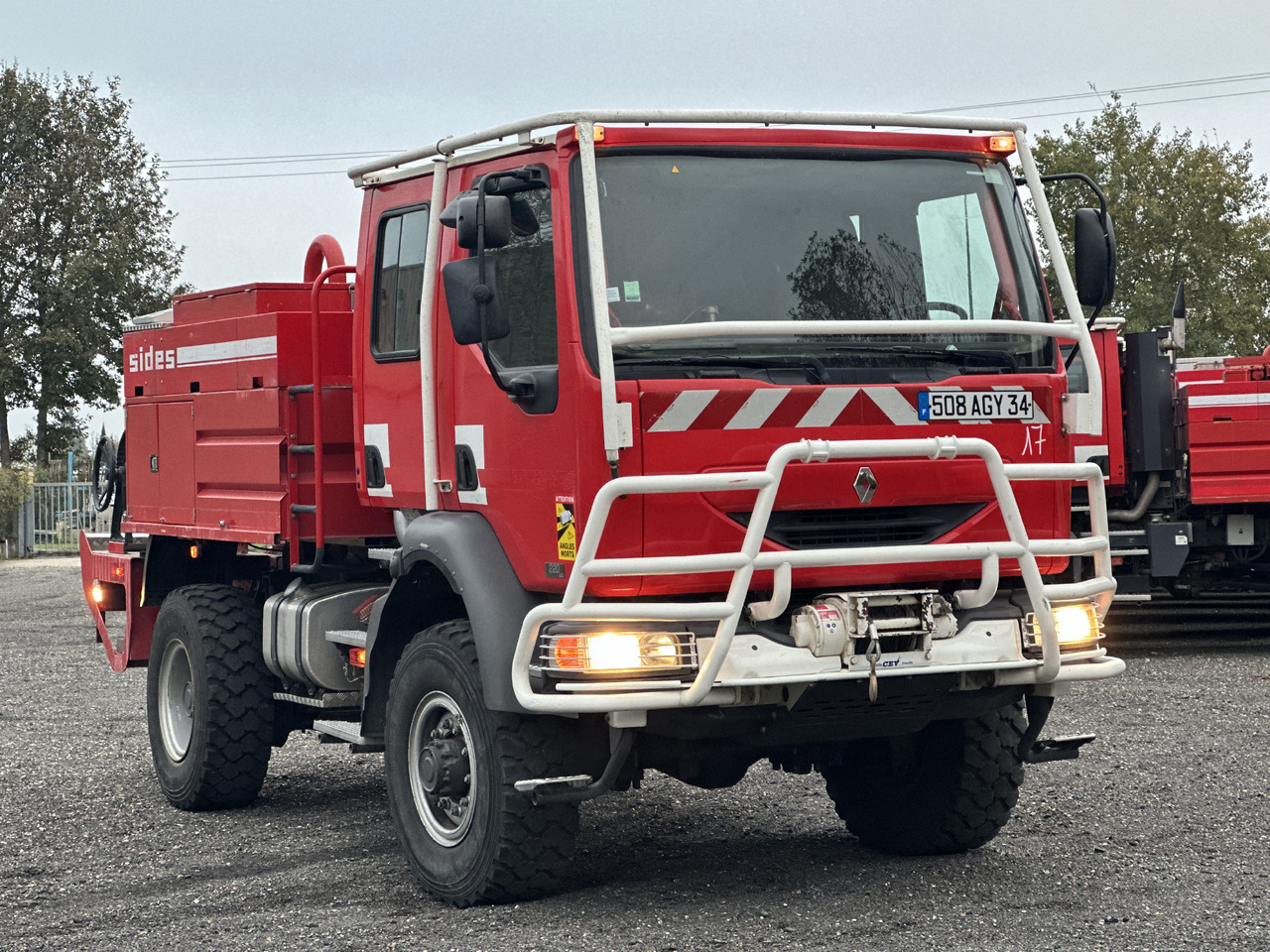 RENAULT Midlum 220 4x4 - Fire truck: picture 1 RENAULT Midlum 220 4x4 - Fire truck: picture 1