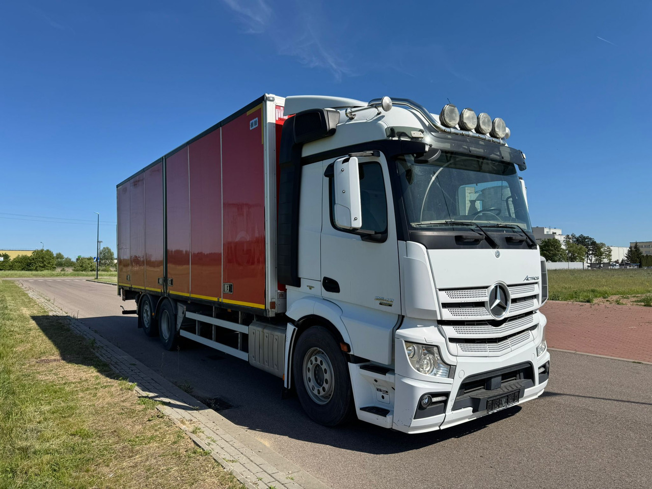 MERCEDES-BENZ ACTROS 2542 - Box truck: picture 1 MERCEDES-BENZ ACTROS 2542 - Box truck: picture 1