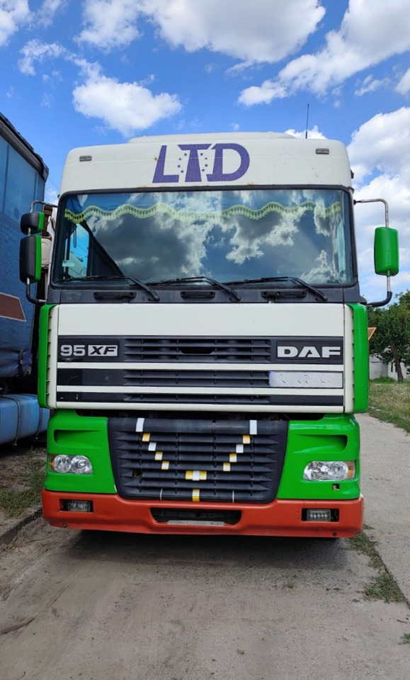 DAF XF95.430 - Tractor unit: picture 2 DAF XF95.430 - Tractor unit: picture 2