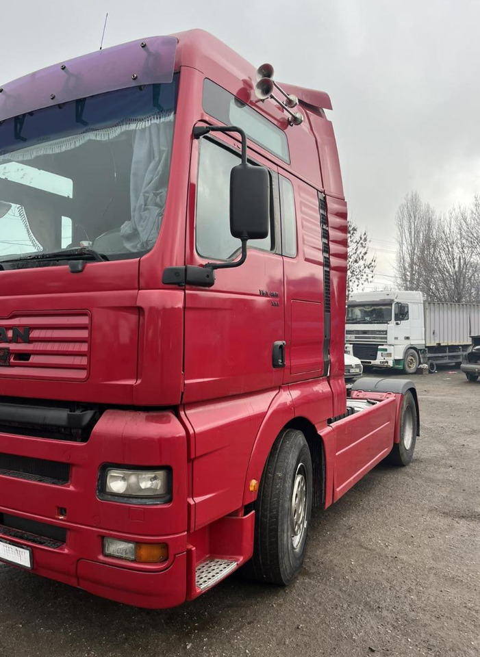 MAN 19.460 TGA ID1721S - Tractor unit: picture 3 MAN 19.460 TGA ID1721S - Tractor unit: picture 3